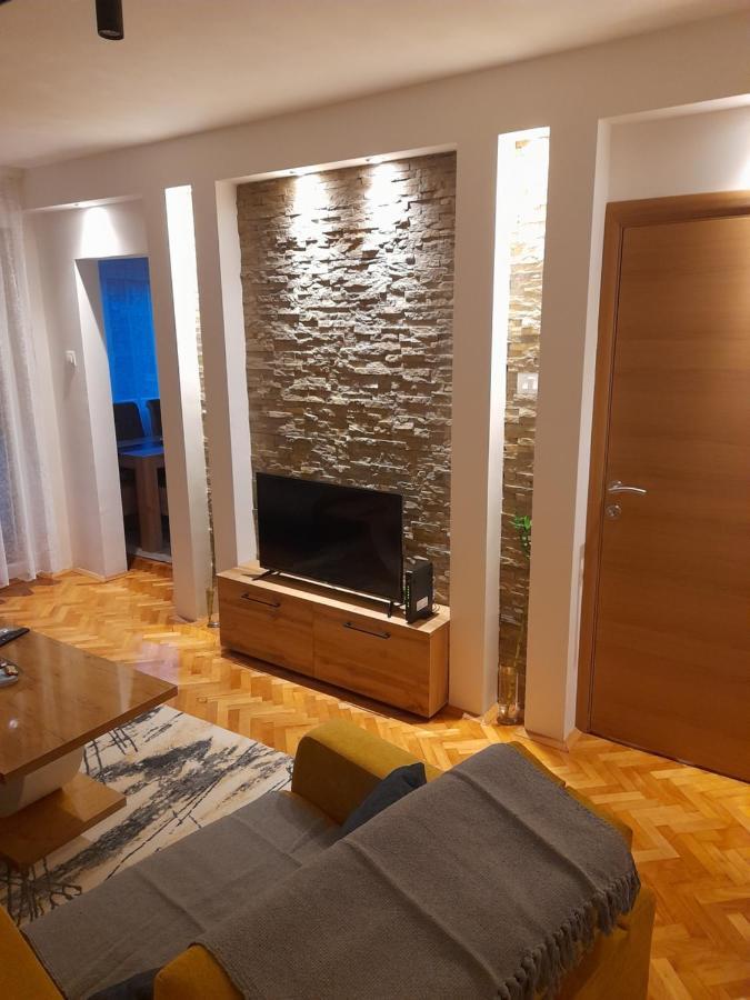 Holiday Apartaments 2 Nis Exterior photo